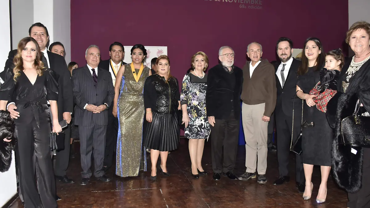 9.- Gobernador  foto grupal 