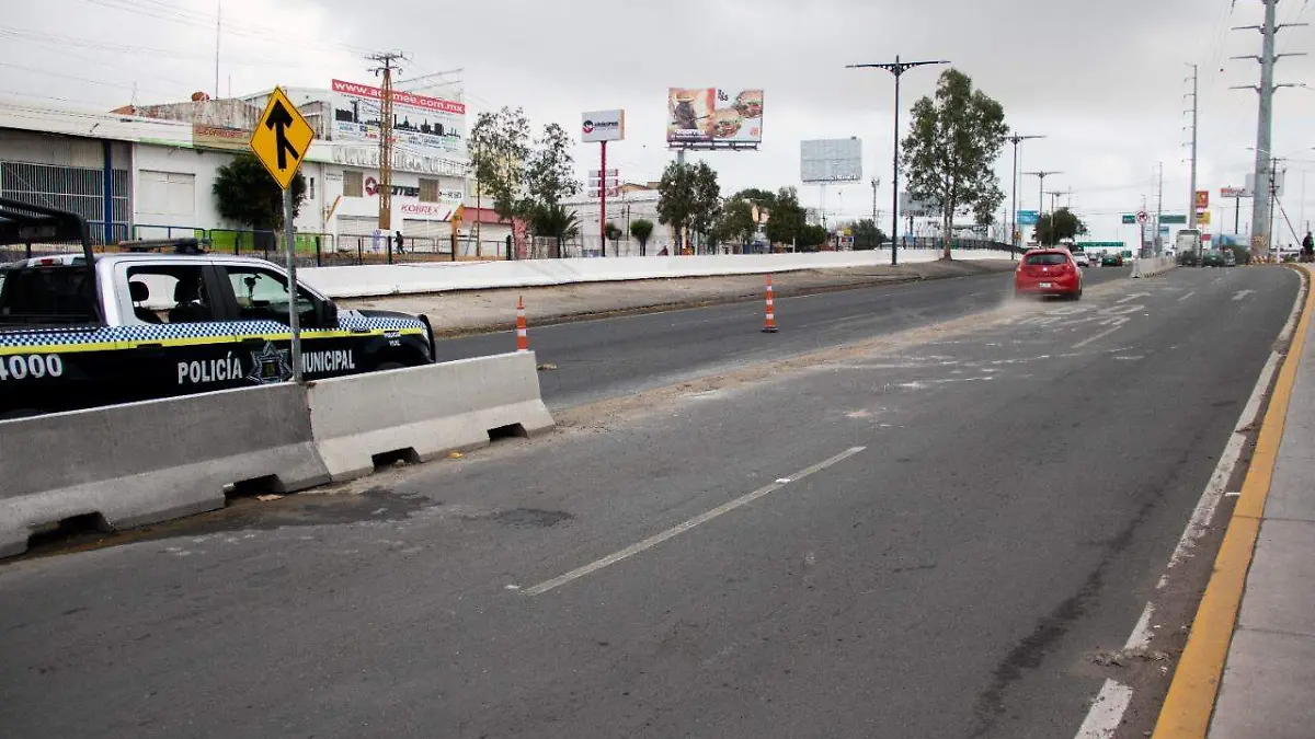 Lateral de bulevar Salvador Nava