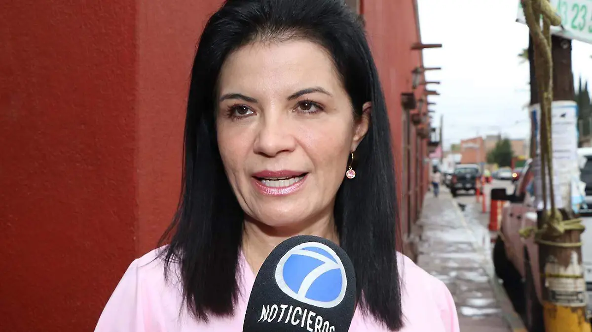 ESTHER VELAZQUEZ 1
