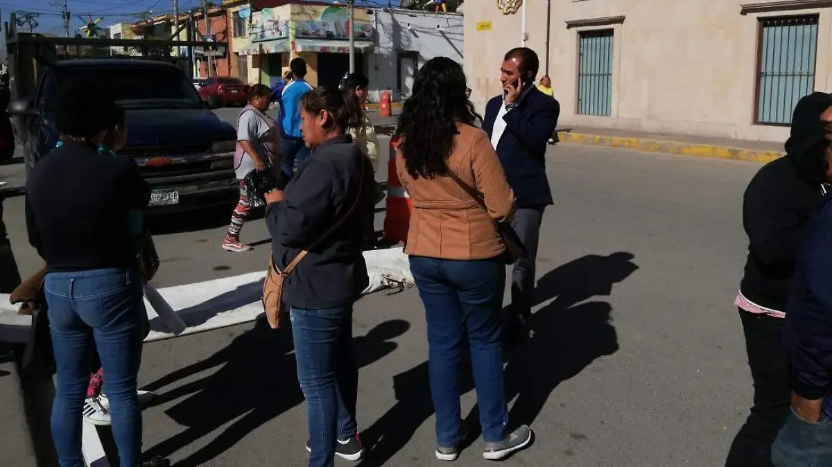 padres de familia protestan por asaltos a centros educativos
