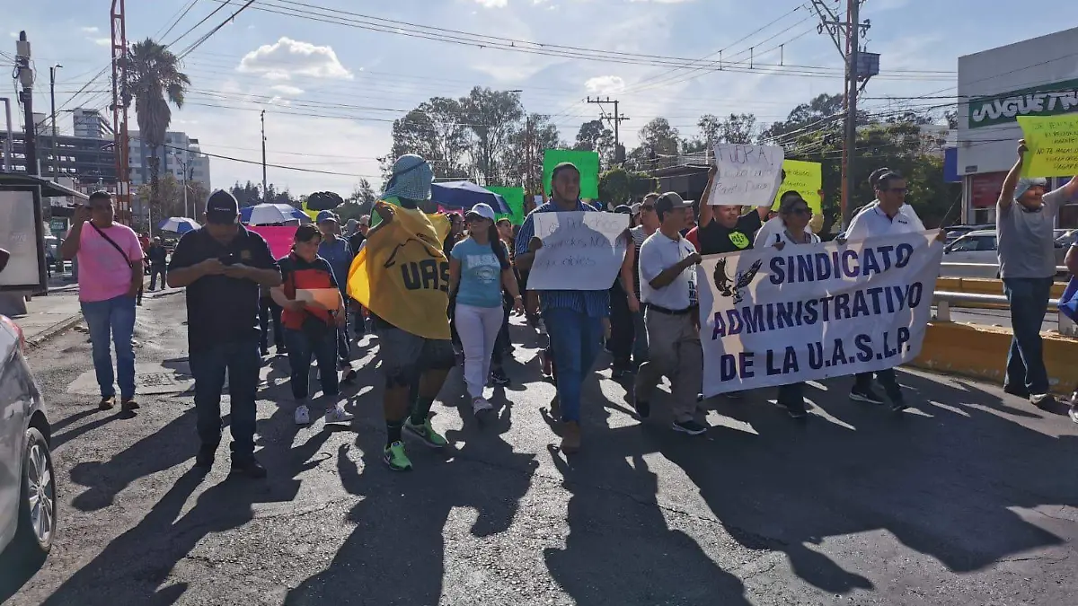 Se manifiesta sindicato de la UASLP