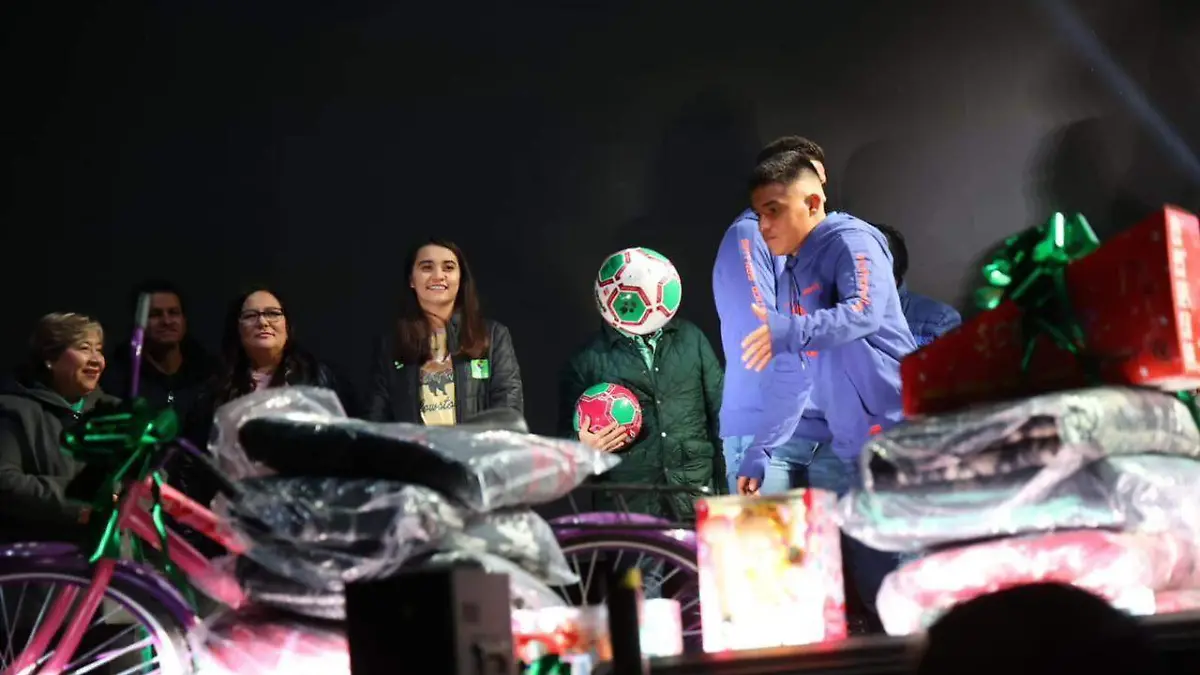 Banda Adictiva en posada navideña (4)