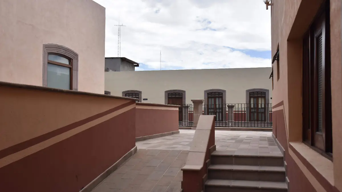 009edifico Universidad_Narc