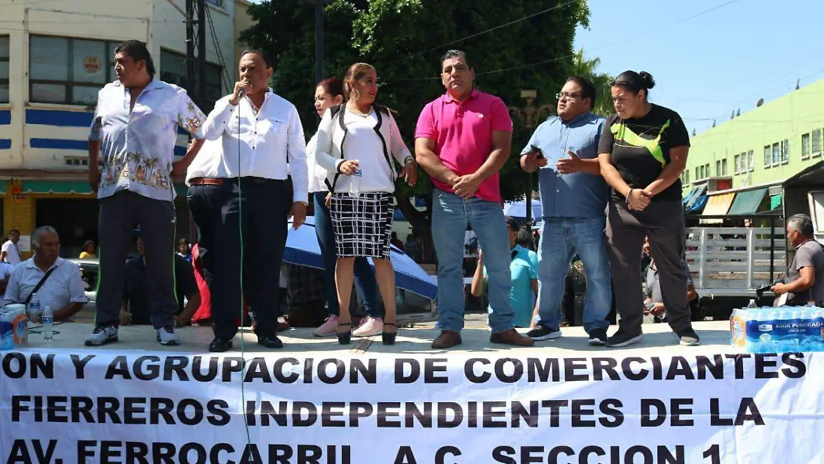 Truena comercio informal contra municipio  2