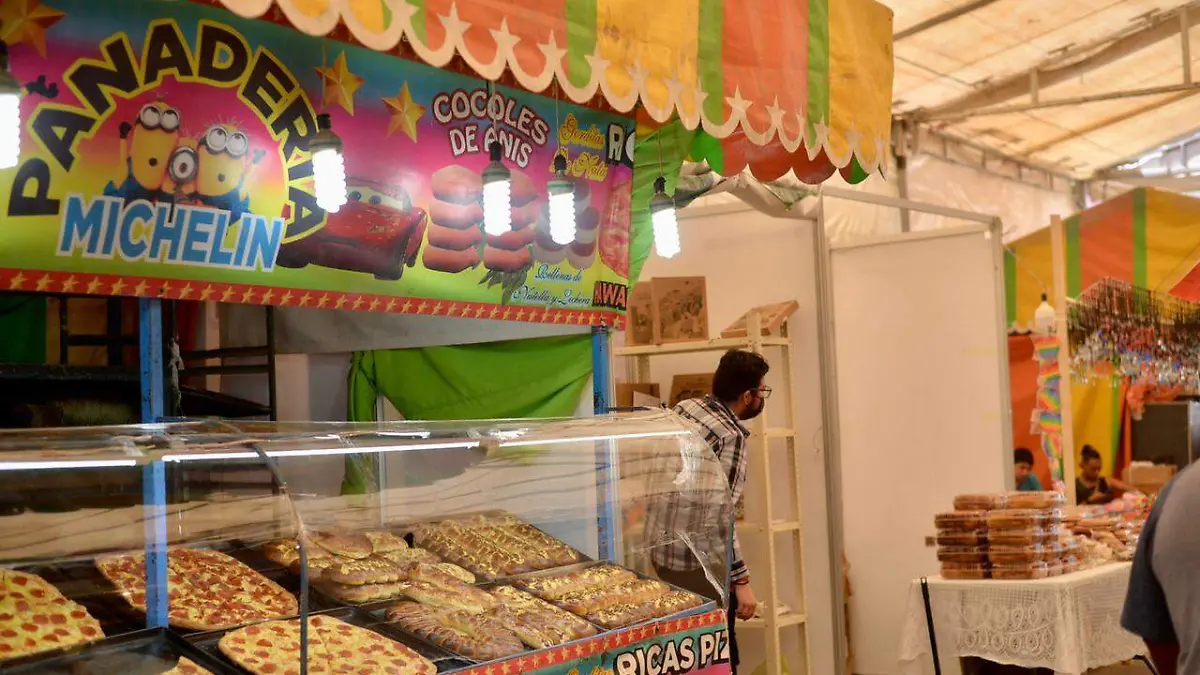 Comerciantes en la FENAE (5)