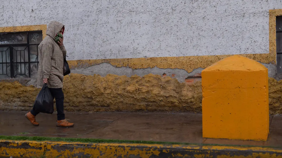 DSC_5520_mujer con frio