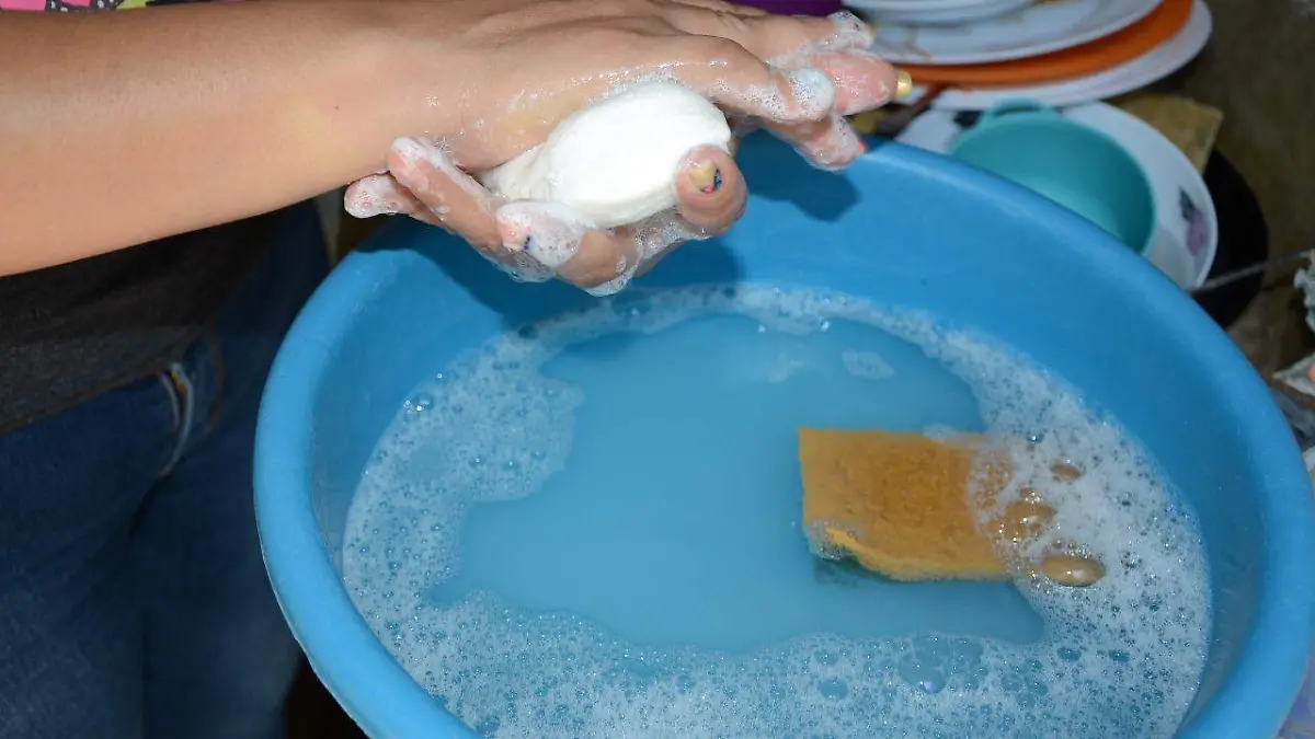 lavado de manos agua y jabón higiene lavarse las manos lavandose las manos