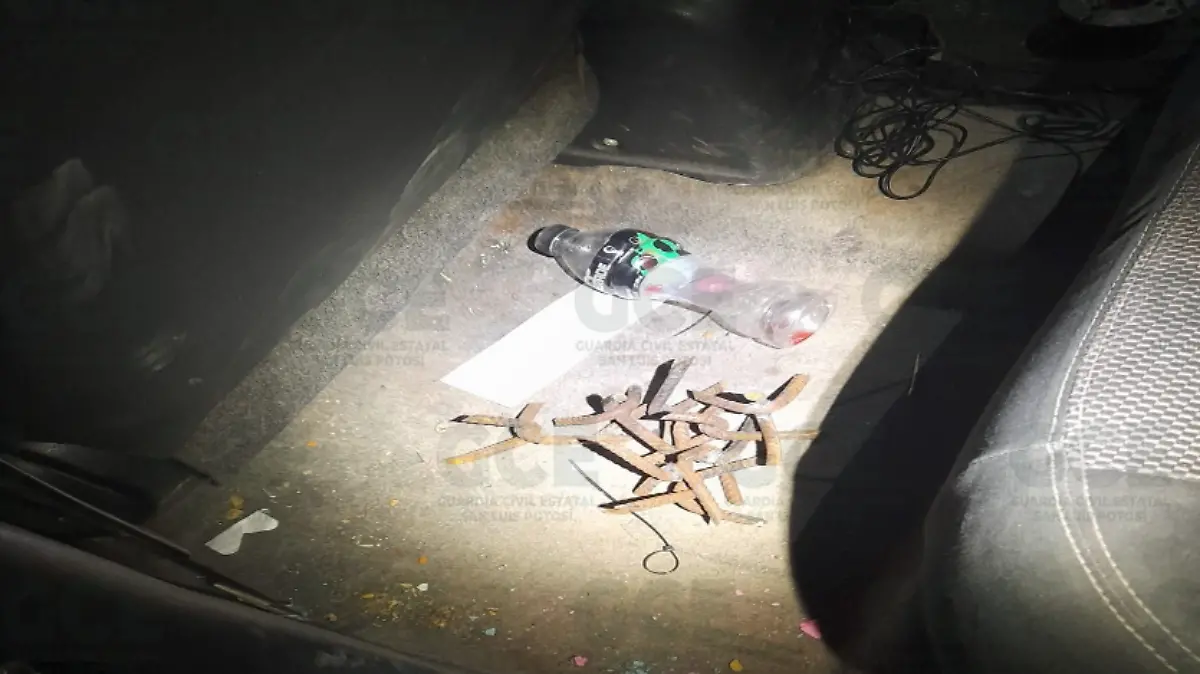 130123 Boletín 3029, GUARDIA CIVIL ESTATAL ASEGURA DROGA Y “PONCHA LLANTAS” EN VEHÍCULOS ABANDONADOS, EN MATEHUALA  3