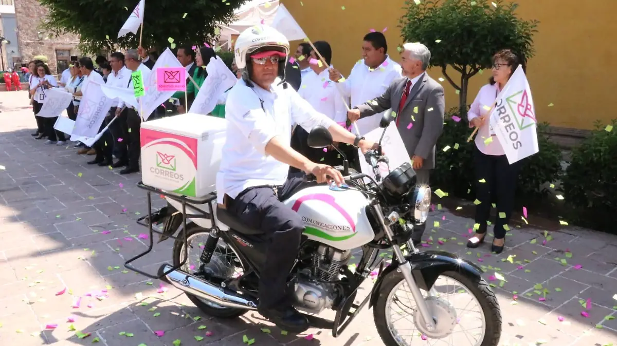 carteros potosinos reciben motos nuevas (6)