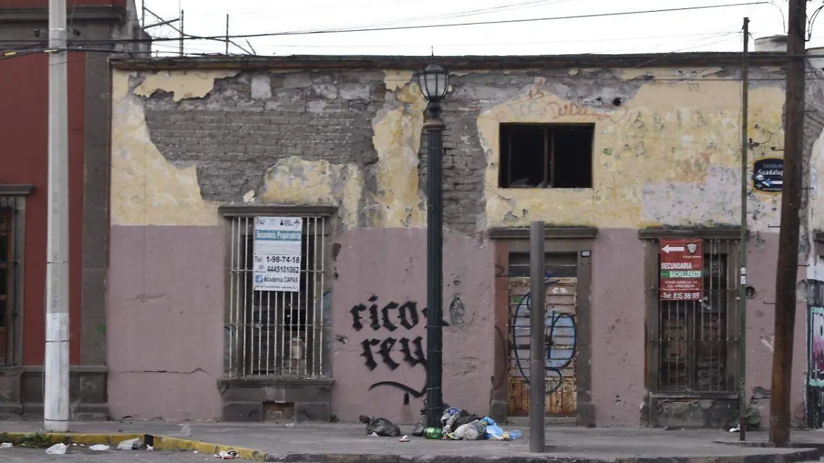 finca abandonada en calzada