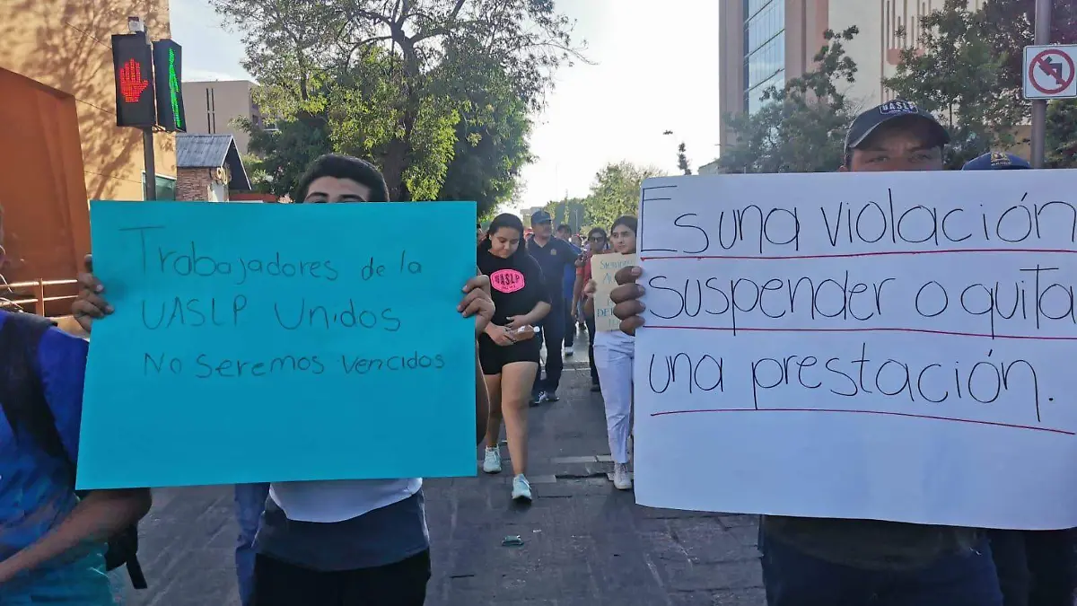 Se manifiesta sindicato de la UASLP 9