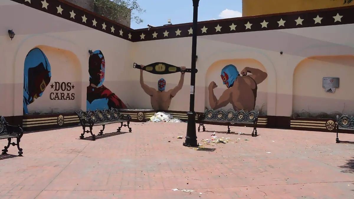 Ciudadanos ensucian Plaza del luchador Dos Caras  (6)
