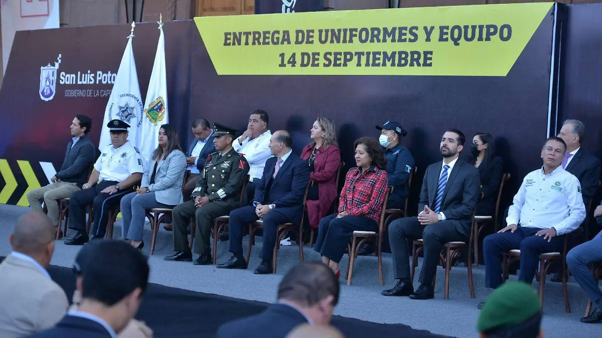 entrega alcalde uniformes (10)