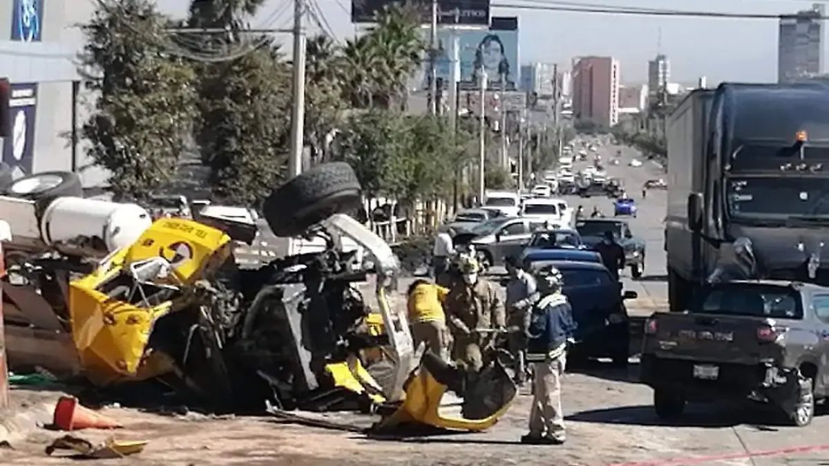 trágico accidente en Avenida Chapultepec de SLP revolvedora se quedó sin frenos  2
