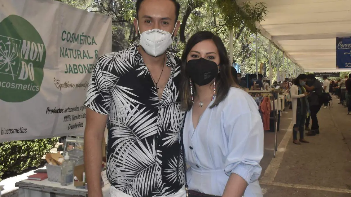 Carlos González y Sarahi Hermosillo