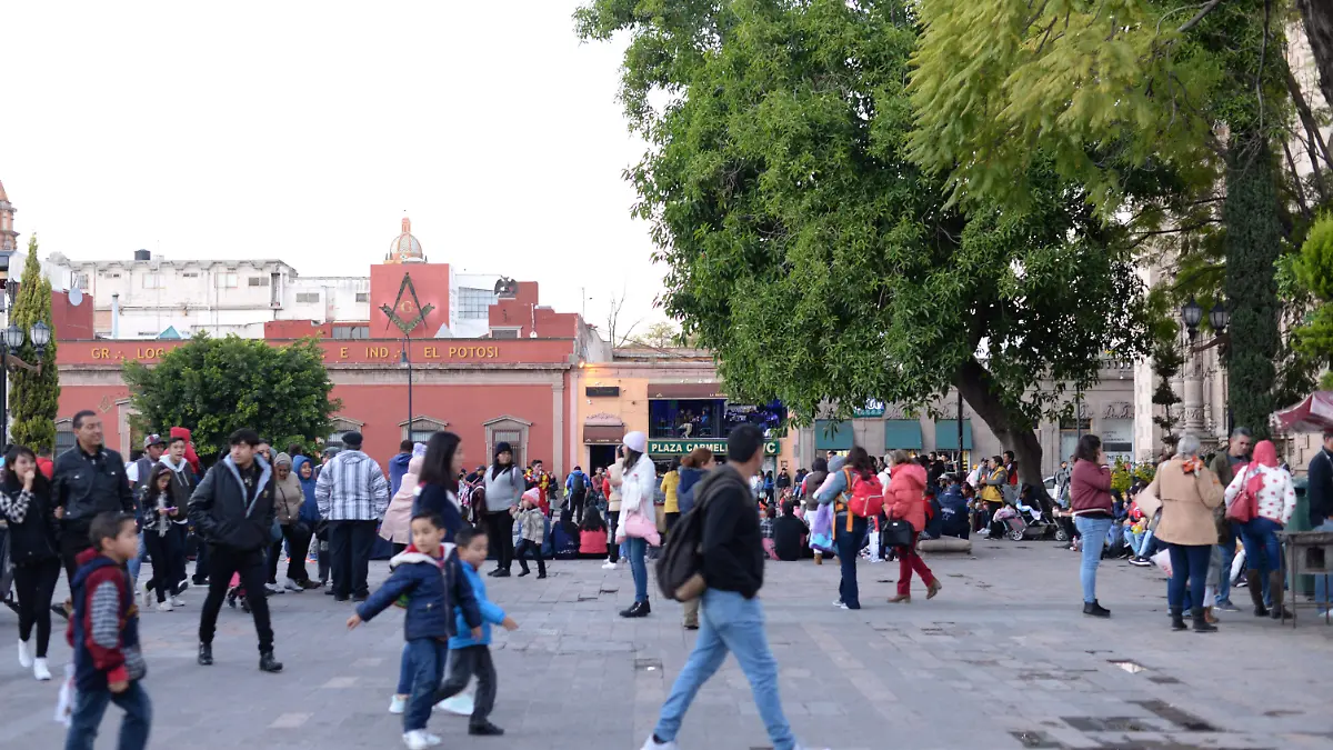 DSC_5591_plaza llena