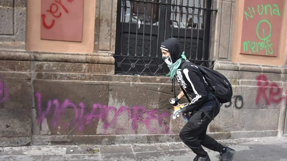12 Vandalizan UASLP feministas marcha femnista