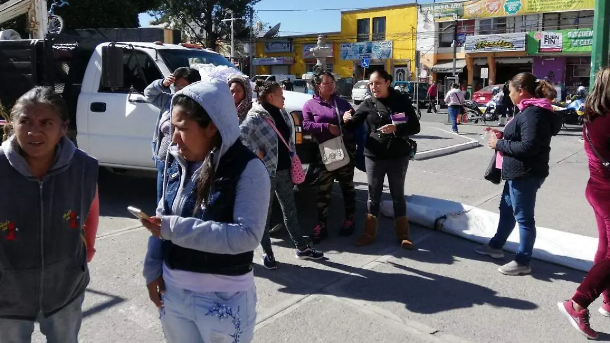 padres de familia protestan por asaltos a centros educativos 2