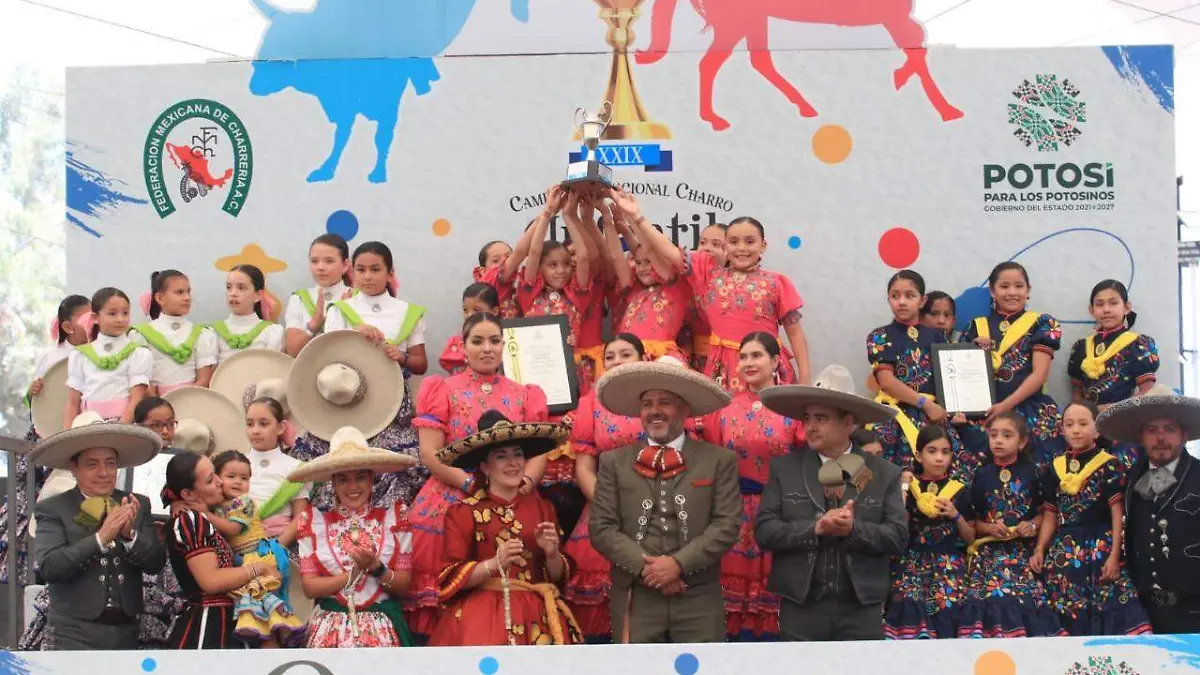 Campeonas del Nacional Infantil de Charrería