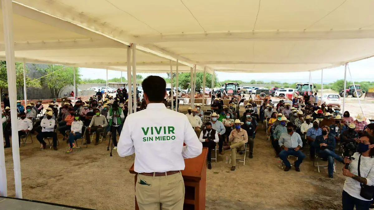 Leonel Serrato en campaña