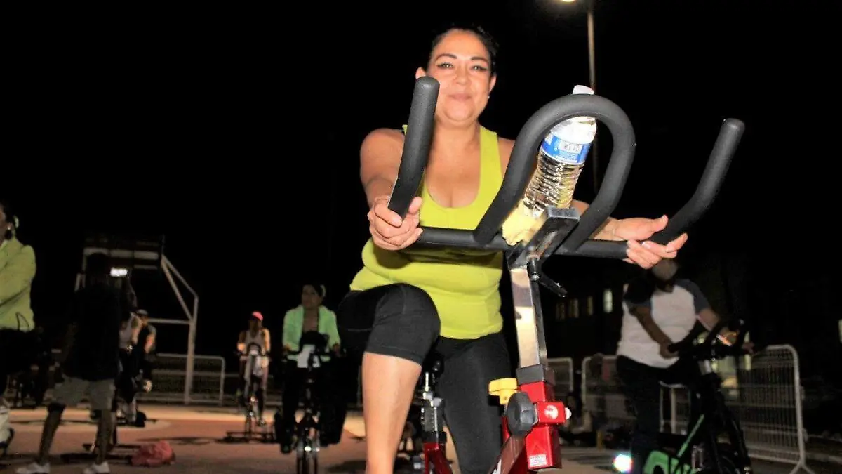 Contentos después de ejercitarse los más de 50 participantes en la súper clases