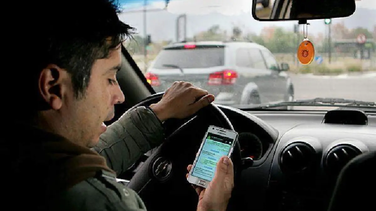celular al conducir celular al volante