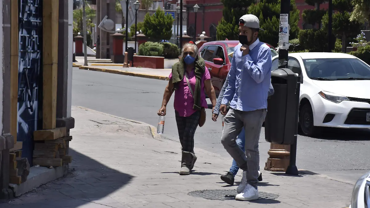 gente en el centro_NARC003