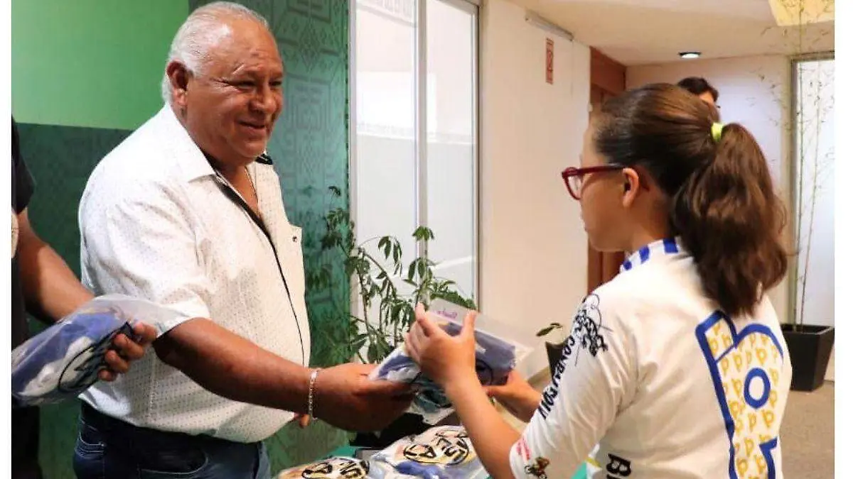 Entrega uniformes Selección de Ciclismo SLP (2)