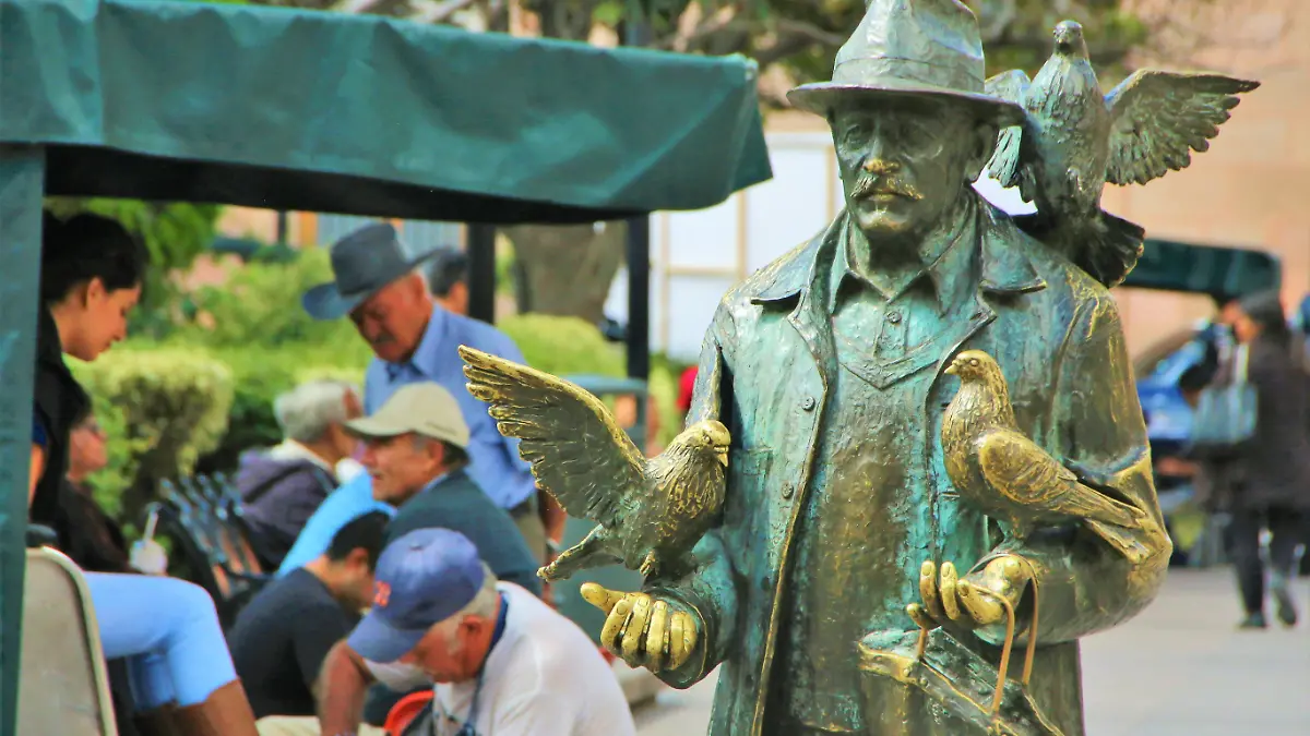 ESTATUAS DE BRONCE, REPRESENTATIVIDAD DE LOS POTOCINOS.