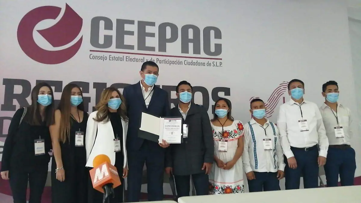 Arturo Segoviano se registró 6