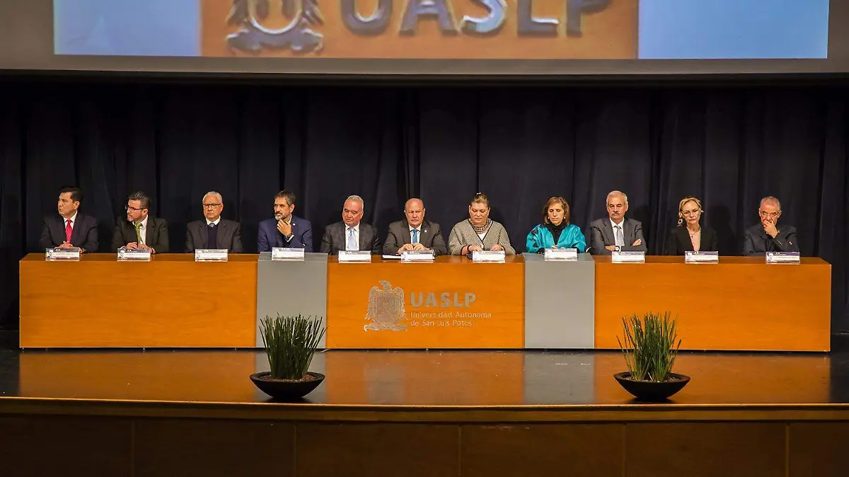 ENTREGA DE PRESEA RAFAEL NIETO COMPEAN Panorama1 (3)