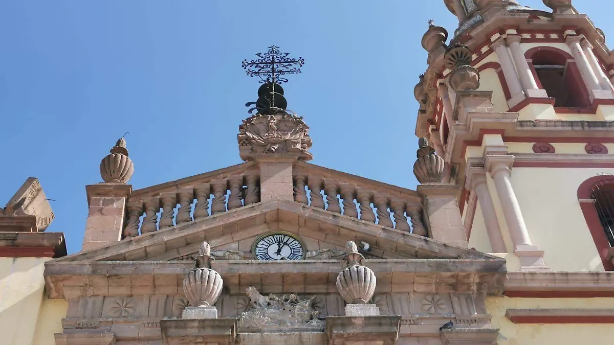 Torre y frontis del templo de nuestra Señora de la Soledad