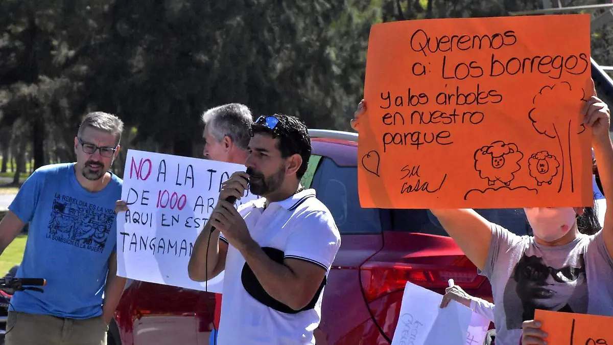 Protestan potosinos para que borregos se queden en el parque (11)