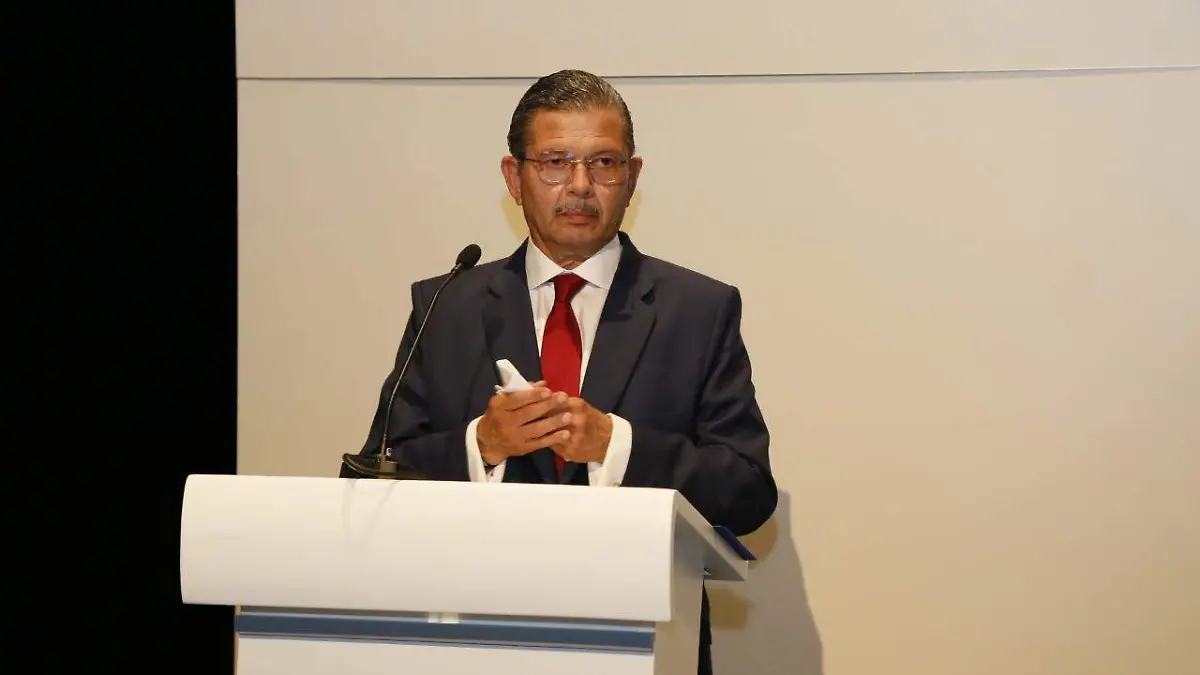 Octavio Pedroza en el debate