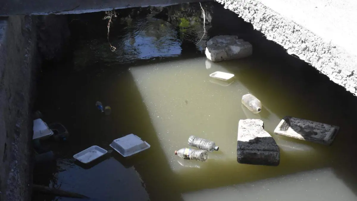 agua negra aguas negras contaminación canalones canales 2