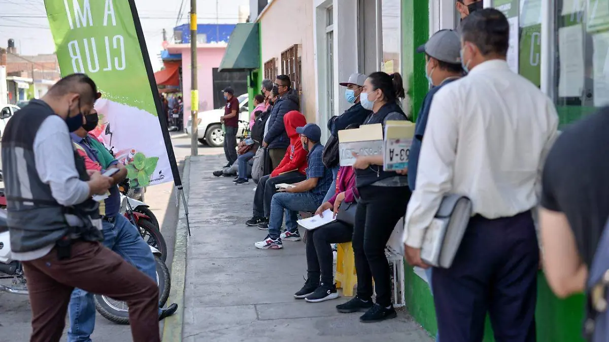 largas filas de finanzas en soledad 3