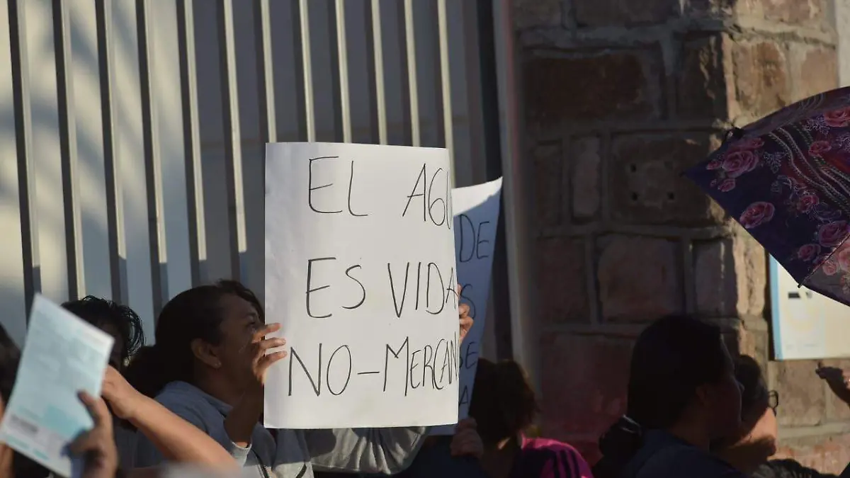 piden aghua exigen agua