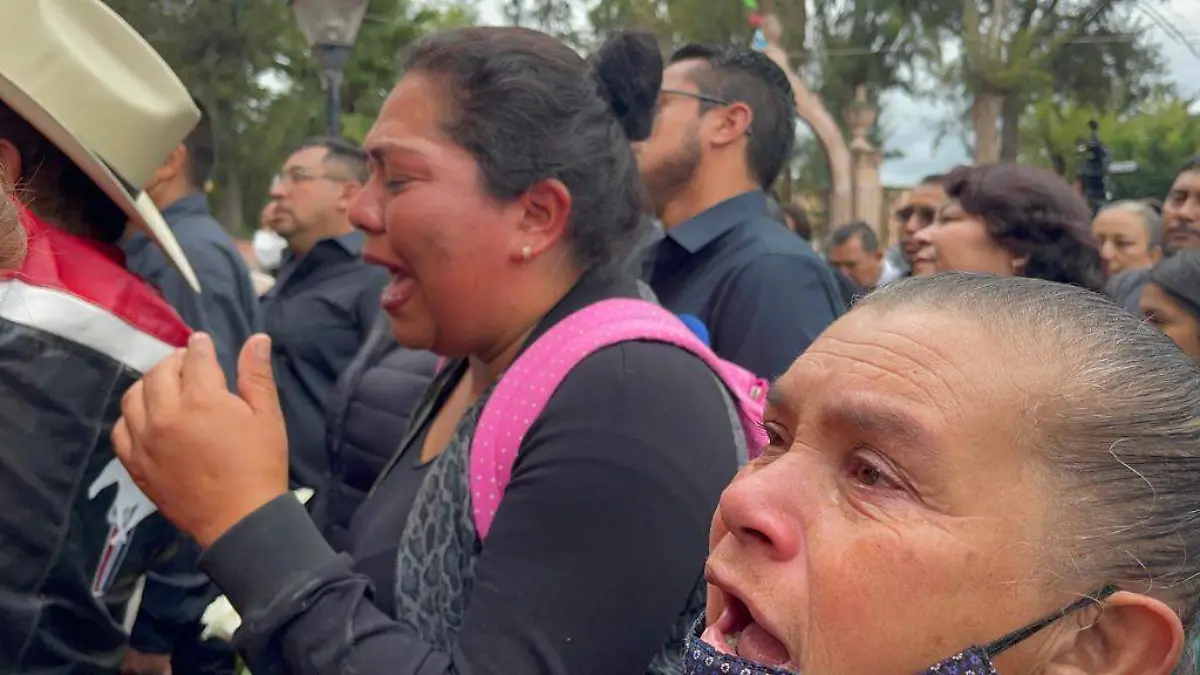 tristeza en el funeral de erika briones