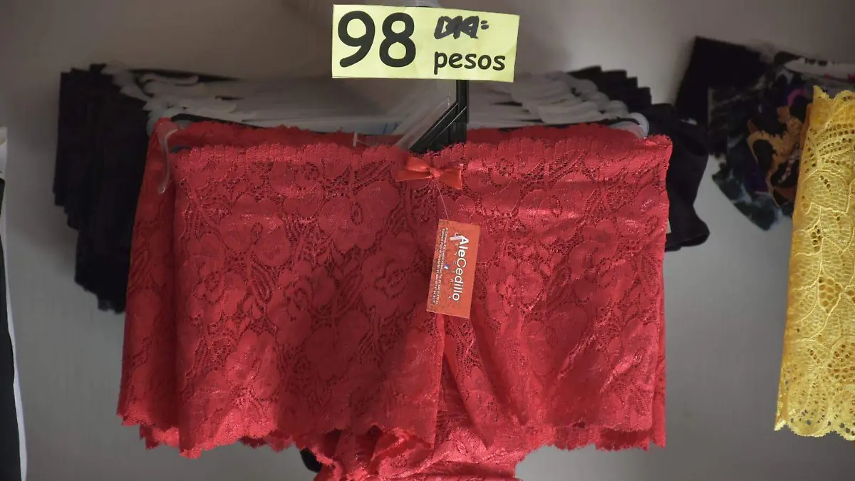 venta de ropa íntima roja 4