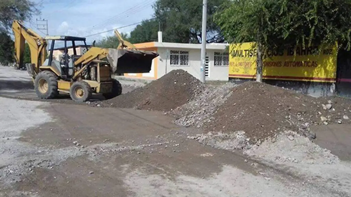 RETIRAN ESCOMBRO