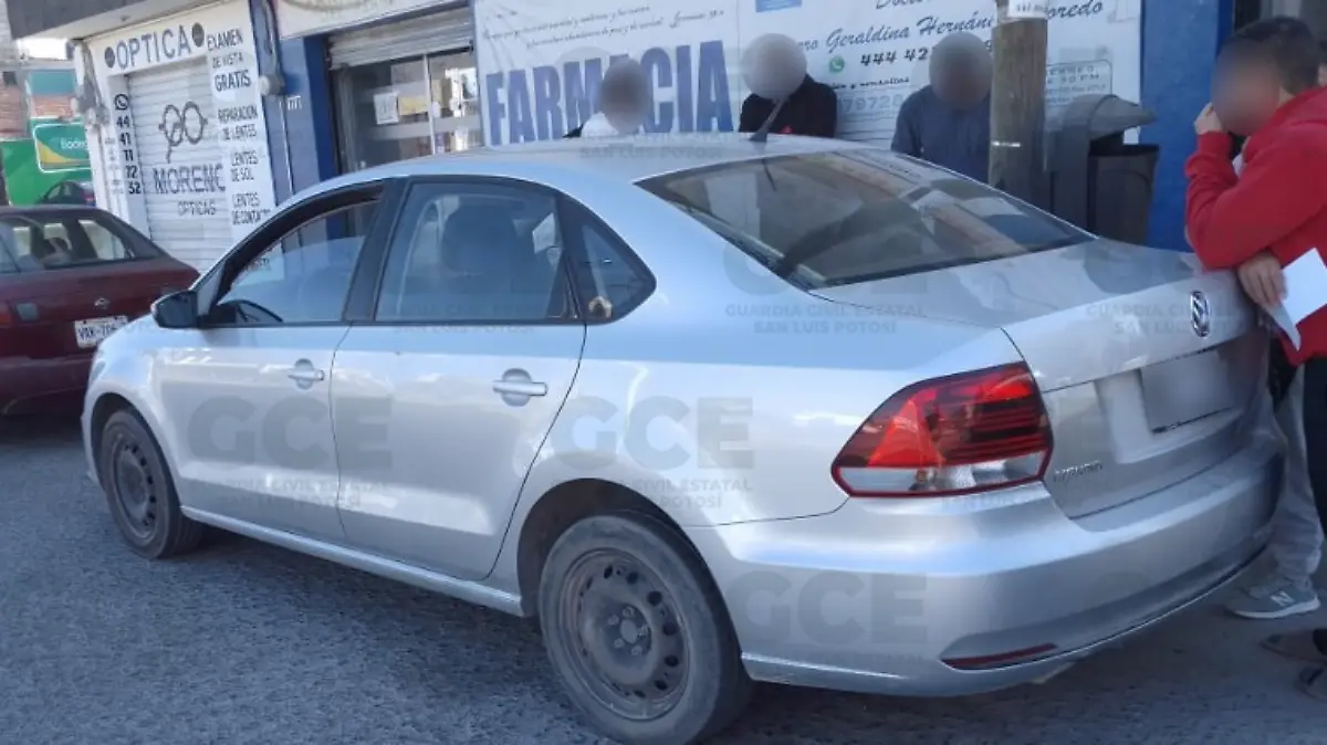 vehículos con placas sobrepuestas (2)