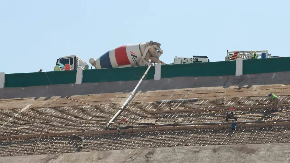 Obras en presa Peaje
