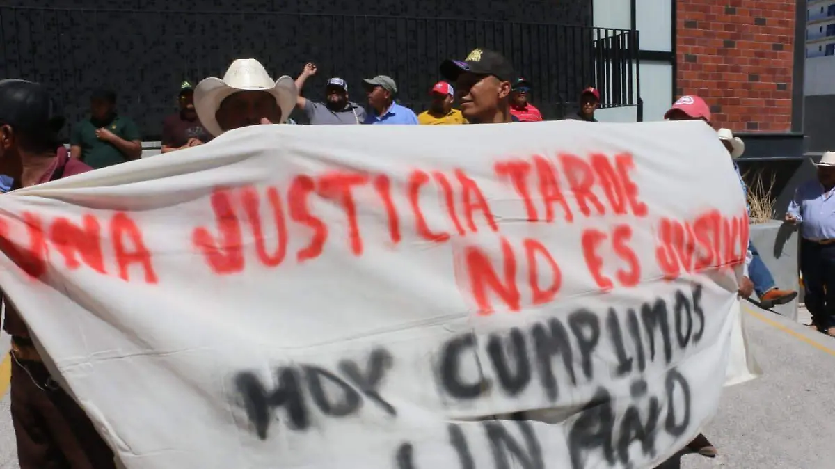 Protestan frente a Poder Judicial (4)