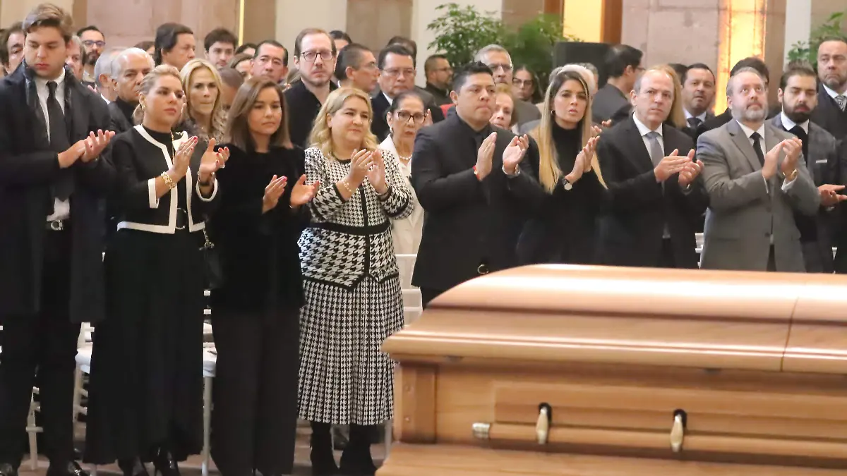 HOMENAJE DE CUERPO PRESENTE A TEÓFILO TORRES CORZO  (8)