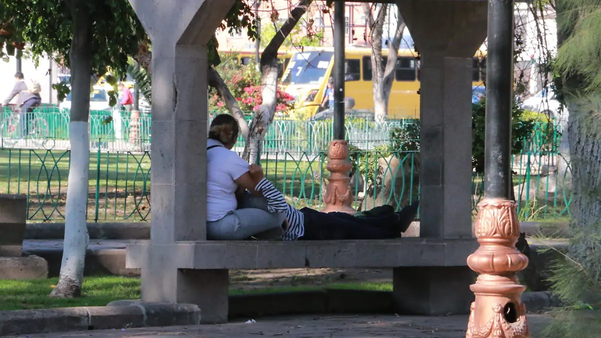 sanitizan la alameda (4)