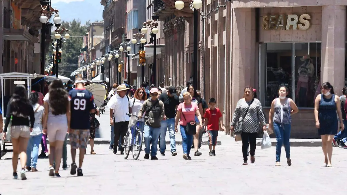 multitud covid coronavirus