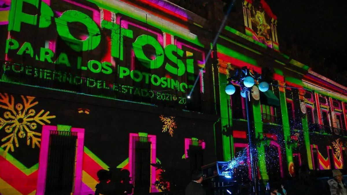 Despiden el 2022 en Palacio con gran espectáculo de luz