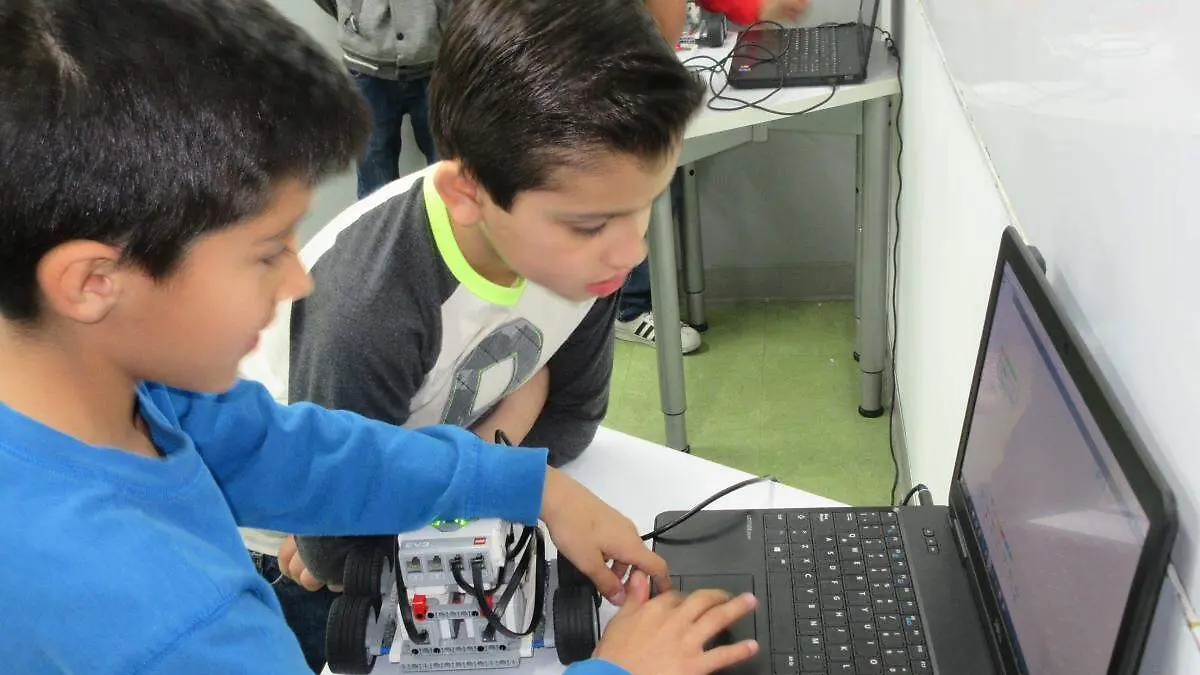 Robot Robotica Programacion Computación computadora Redes Sociales Niños