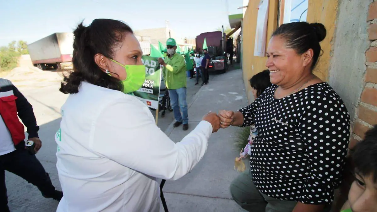 Leonor Noyola en campaña
