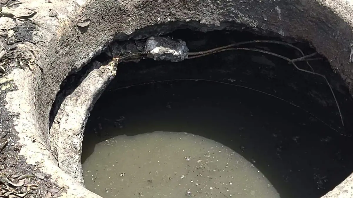 Drenaje colapsado en Abastos (2)